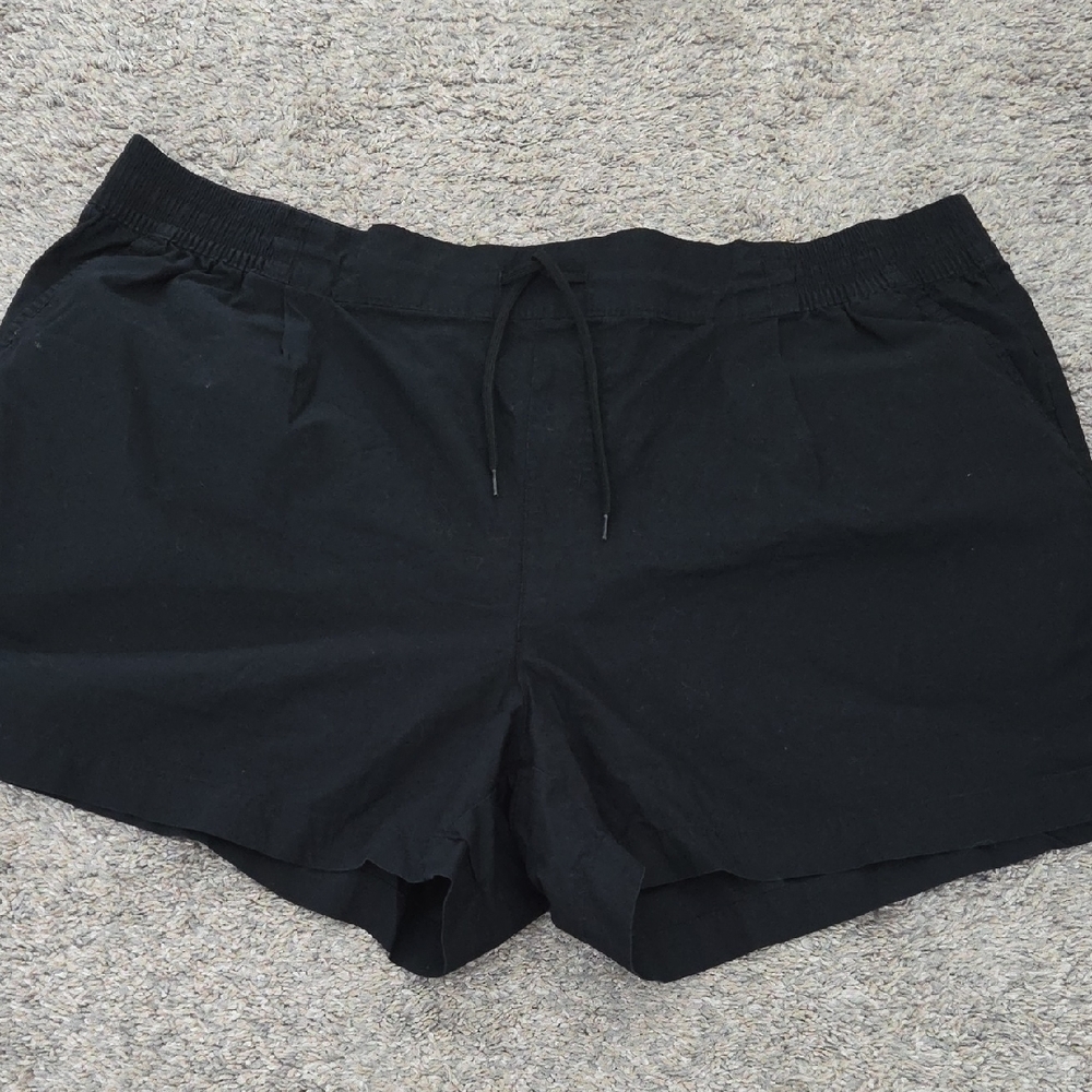 Columbia Women's Black Shorts